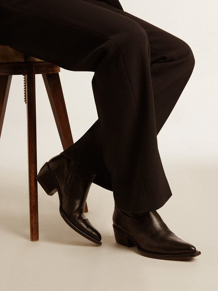 Low Wish Star boots in black leather with tone-on-tone inlay star - Black