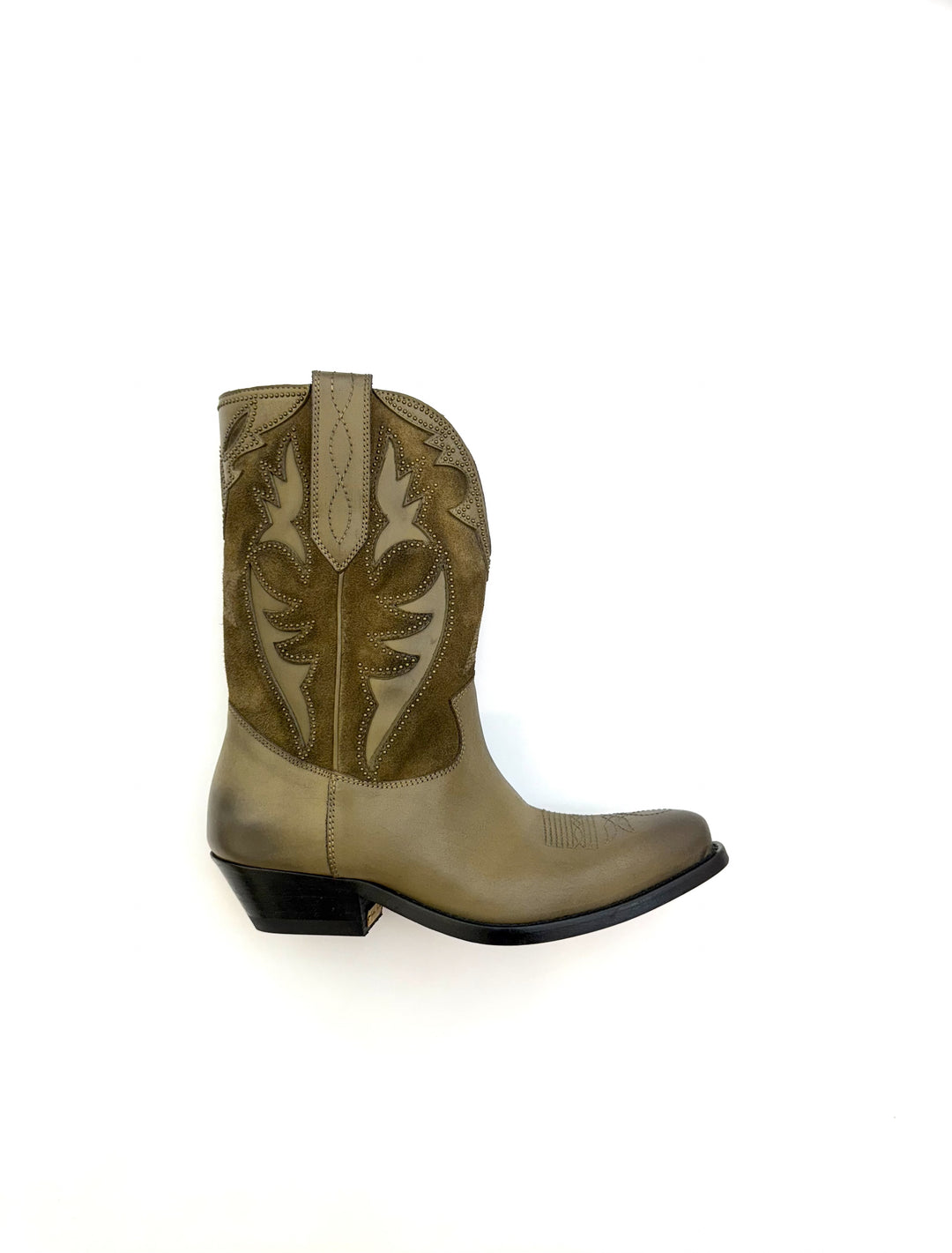 Low Wish Star boots in khaki leather with tone-on-tone inlay star - Khaki