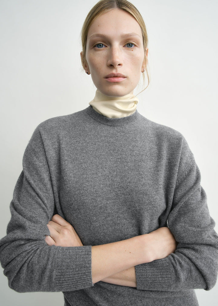 Classic cashmere crew knit - Mid Grey
