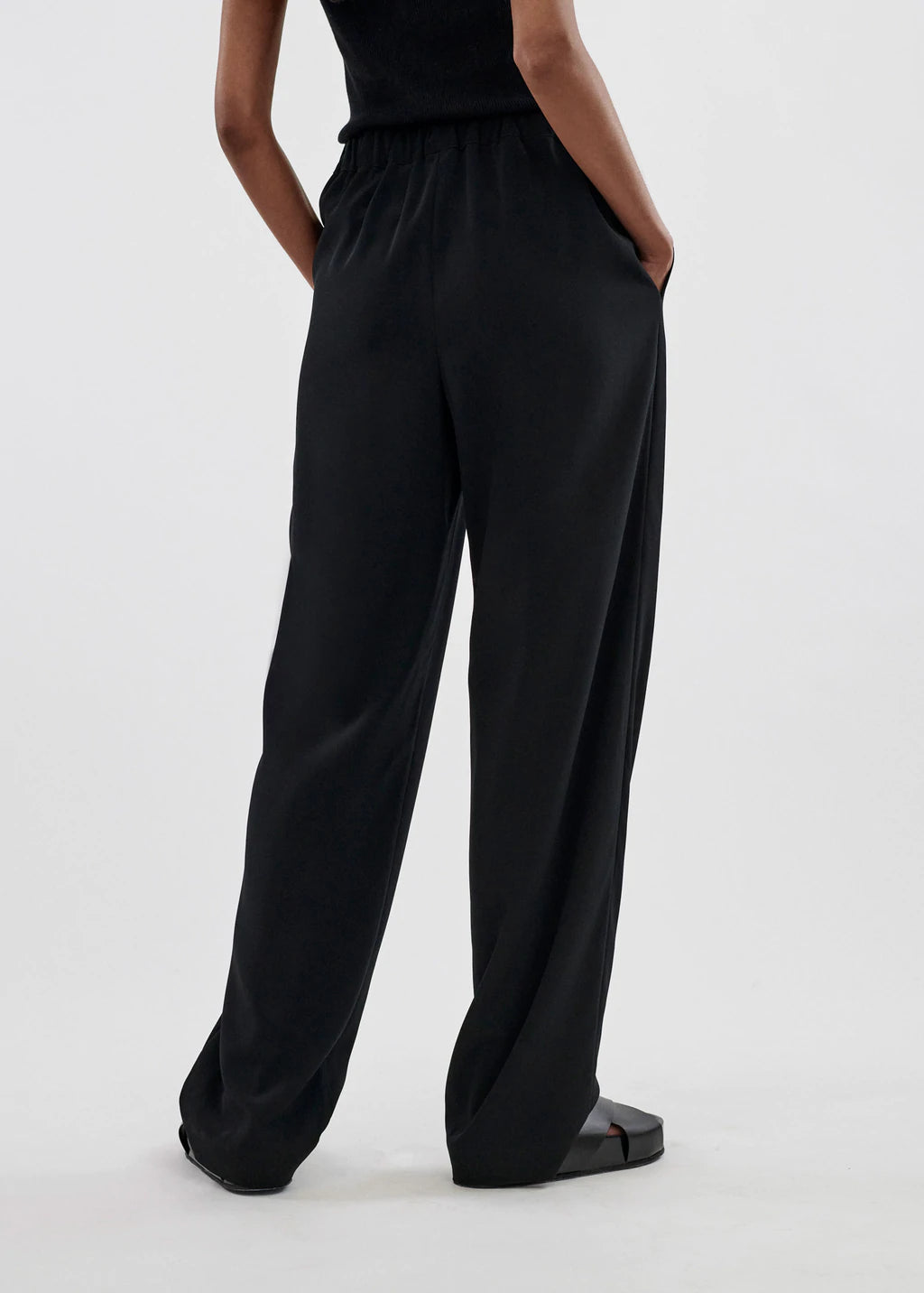Elastic Waist Trouser In Stretch Crepe - Black