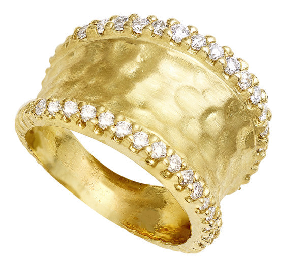 Hammered ring with diamonds - green gold