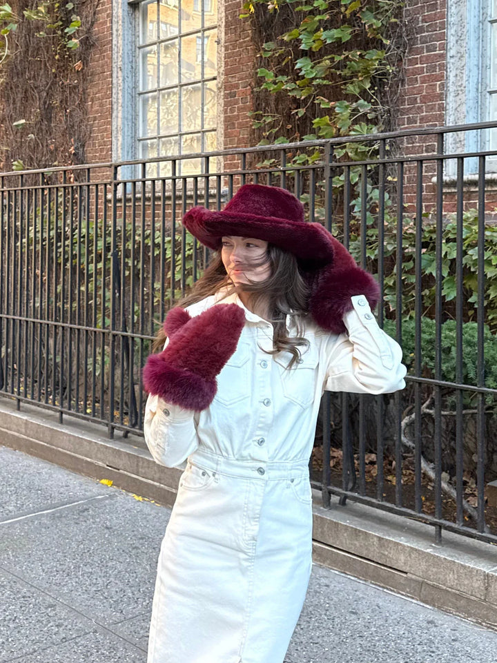 The Catamount Mittens - Burgundy