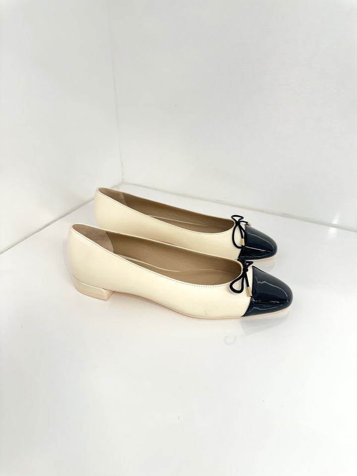 SLEEK BOW FLAT - White/Black