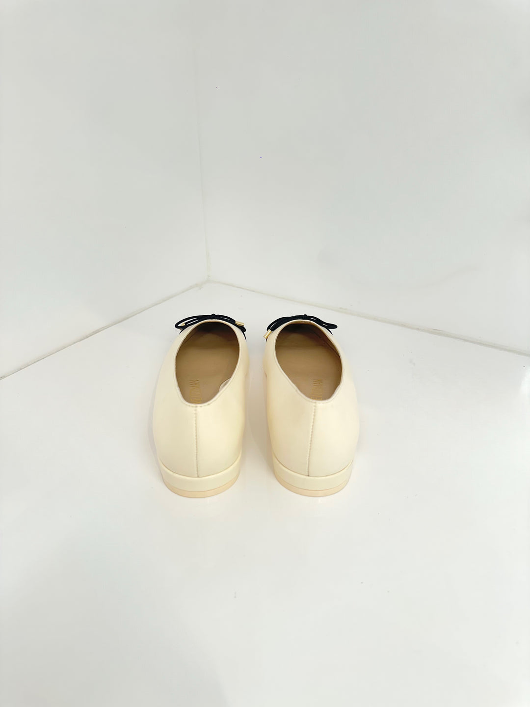 SLEEK BOW FLAT - White/Black