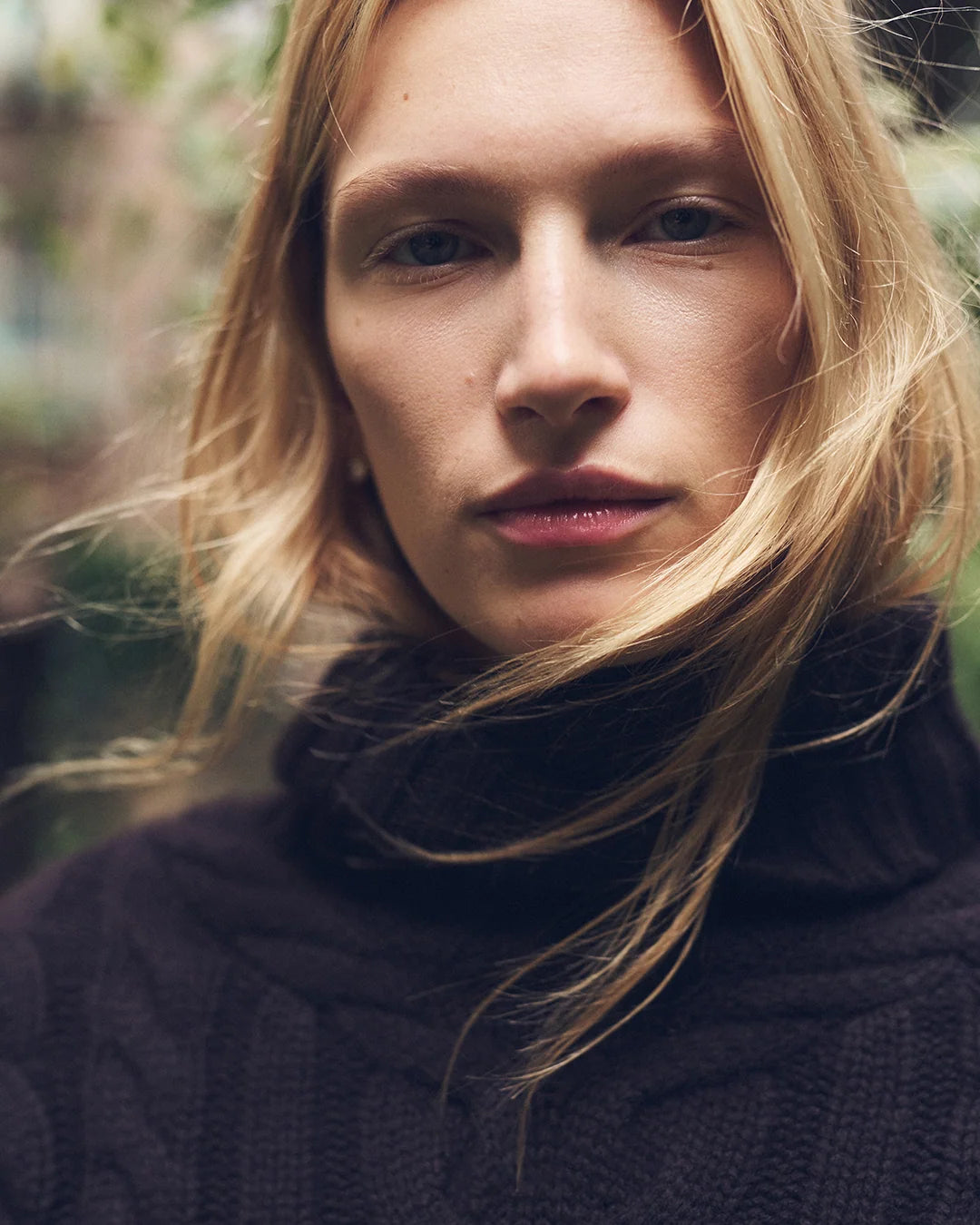 Traveling Turtleneck Sweater – Dark Brown