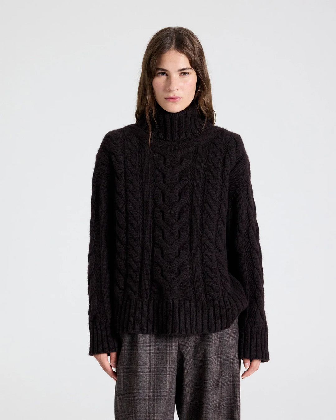 Traveling Turtleneck Sweater – Dark Brown