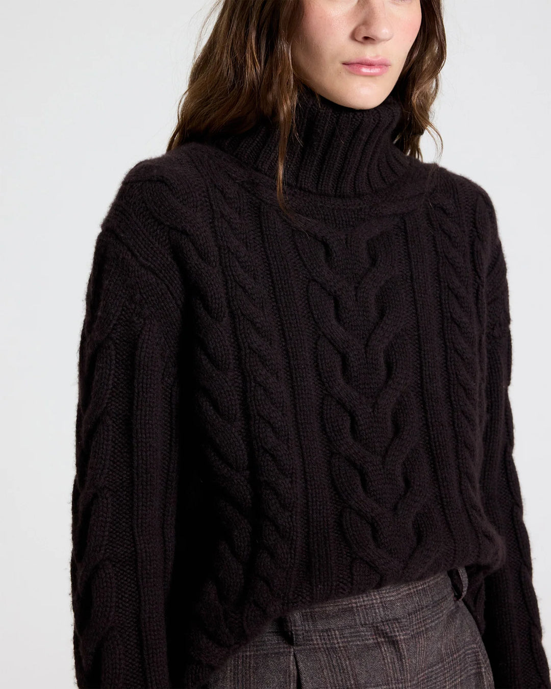 Traveling Turtleneck Sweater – Dark Brown