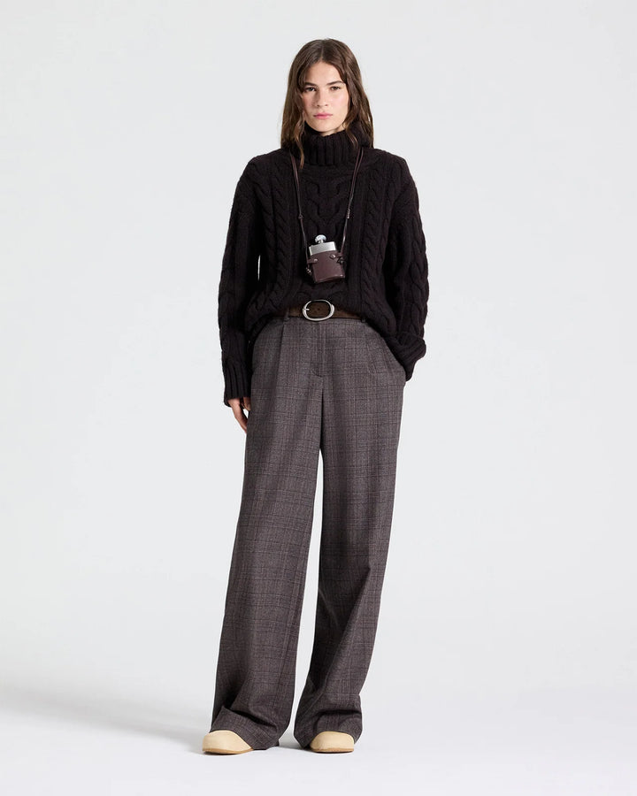 Traveling Turtleneck Sweater – Dark Brown