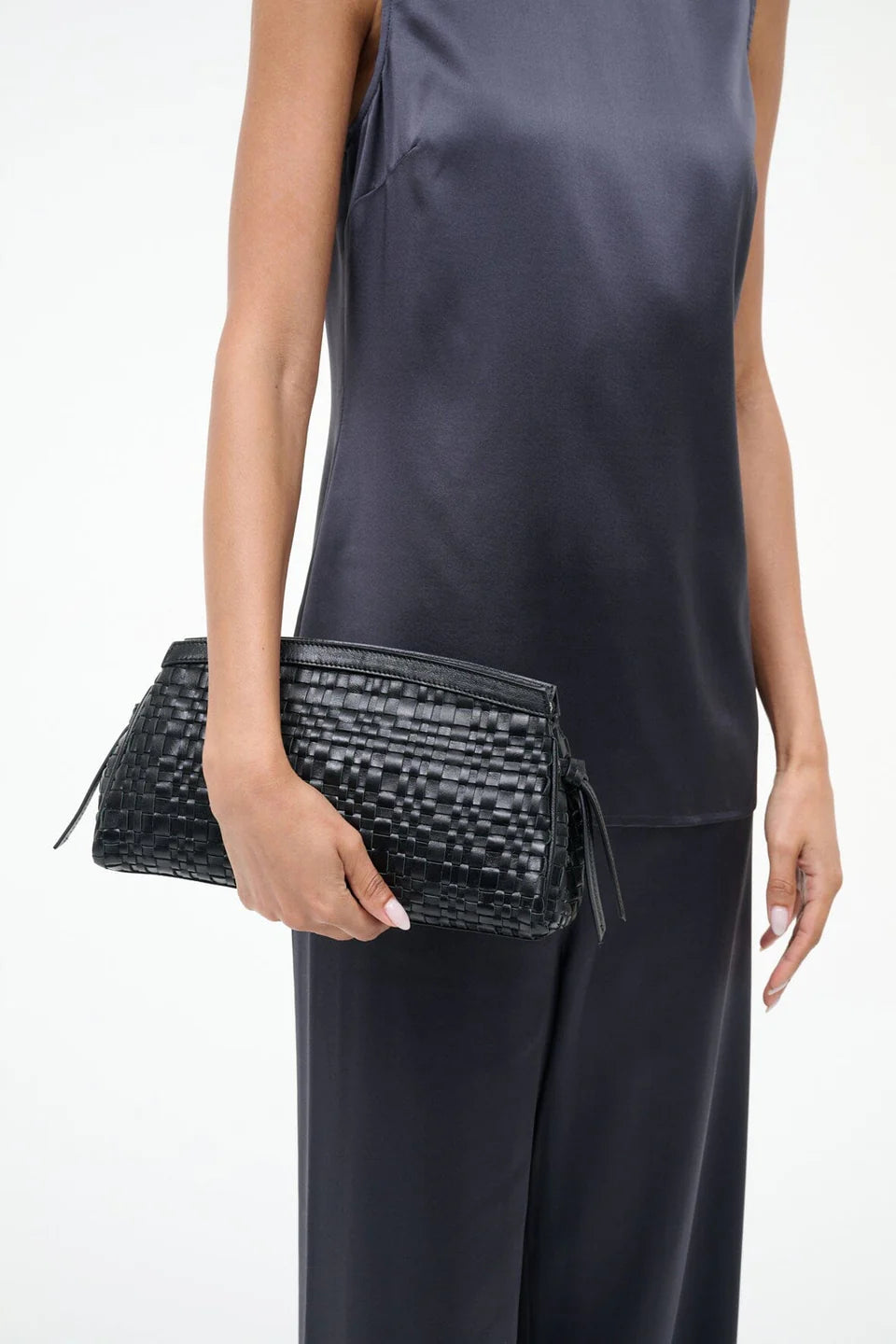 MAUDE CONVERTIBLE Woven Clutch - Black