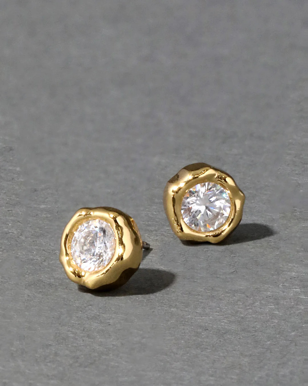 Asterales Molten Bezel Stud Earring - Gold