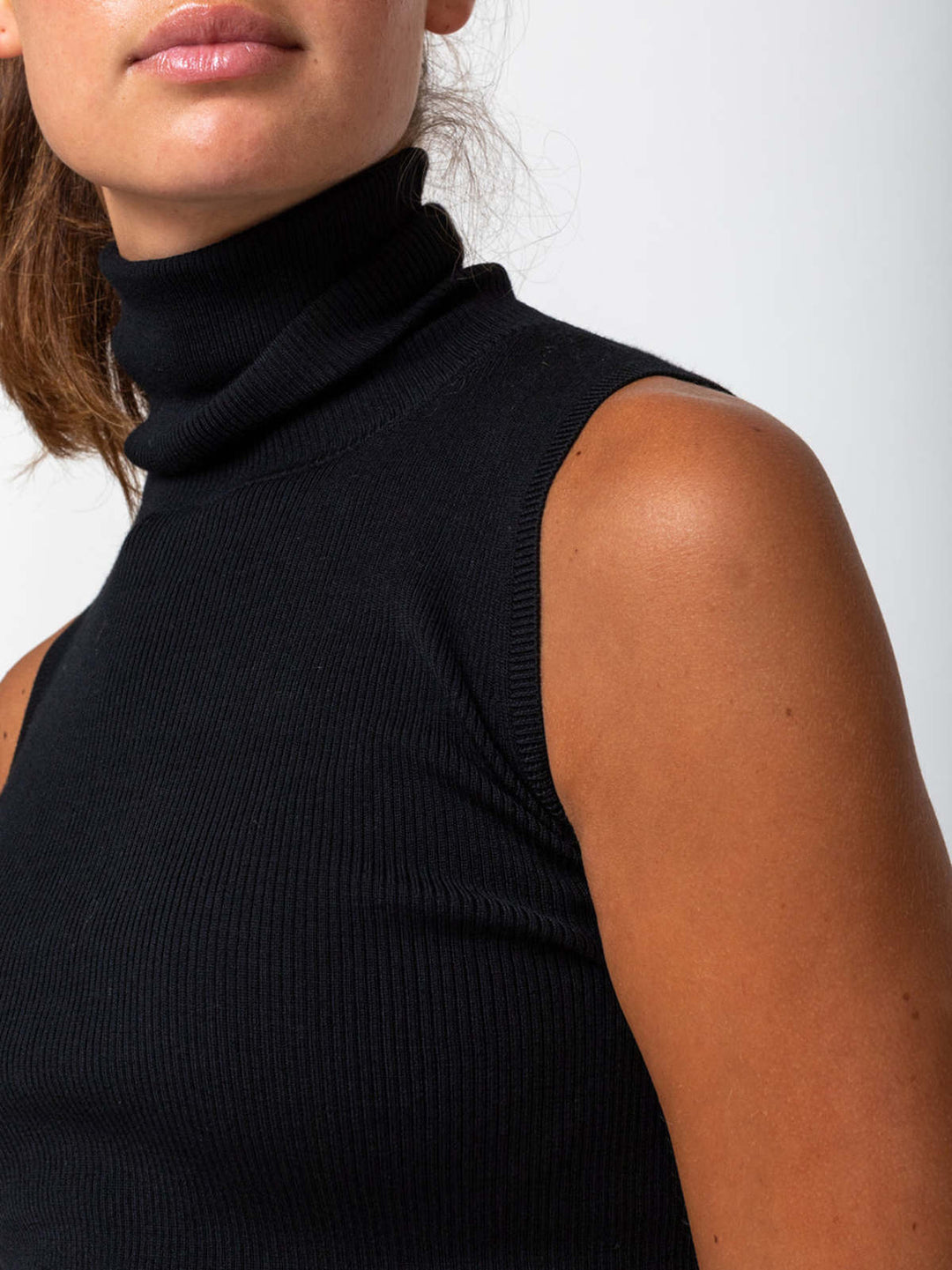 Sleeveless Turtleneck - Black