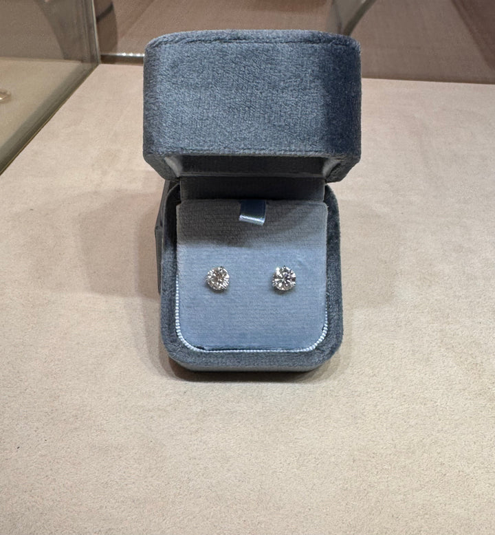 Round Brilliant Diamond Stud Earrings