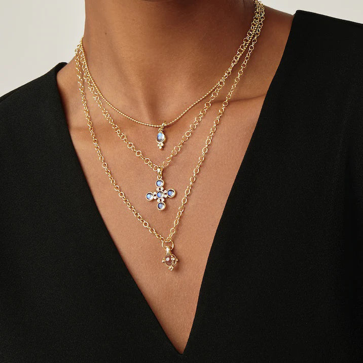 18K Extra Small Diamond Classic Round Amulet