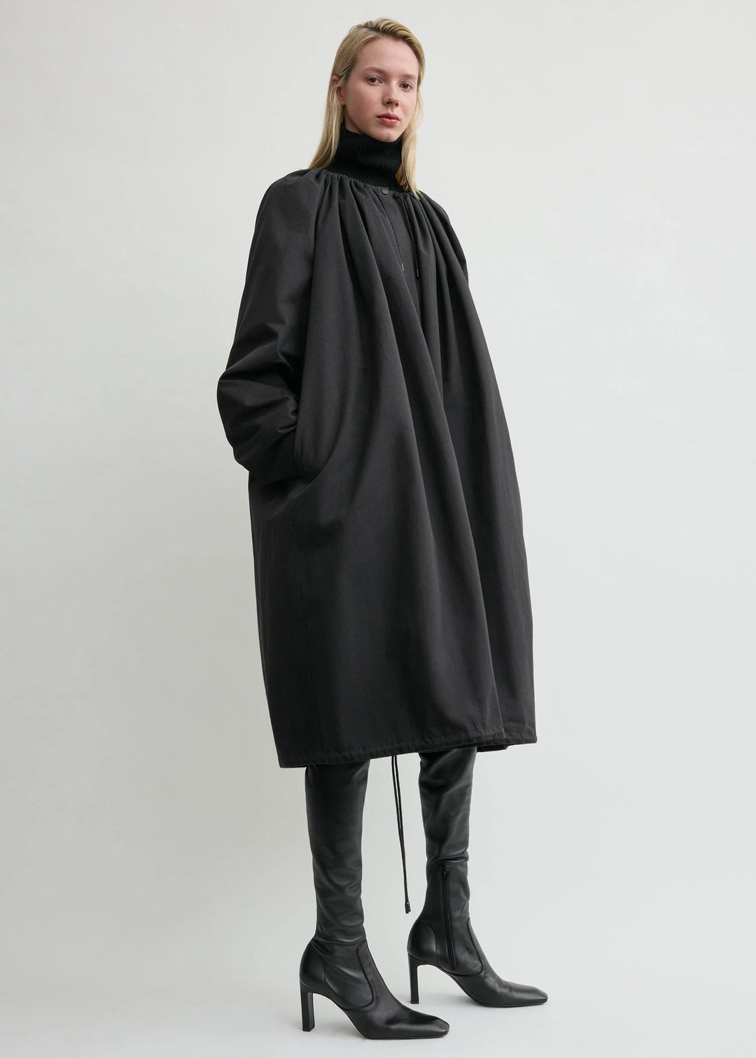 GATHERED PARACHUTE COAT - Black