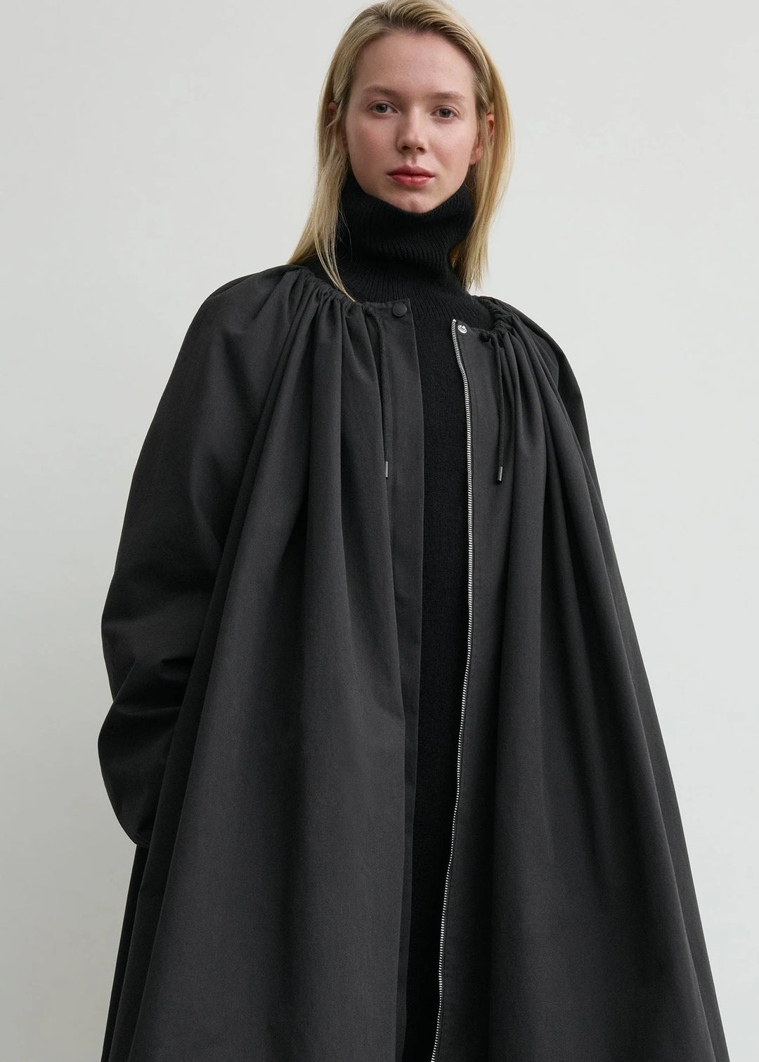GATHERED PARACHUTE COAT - Black