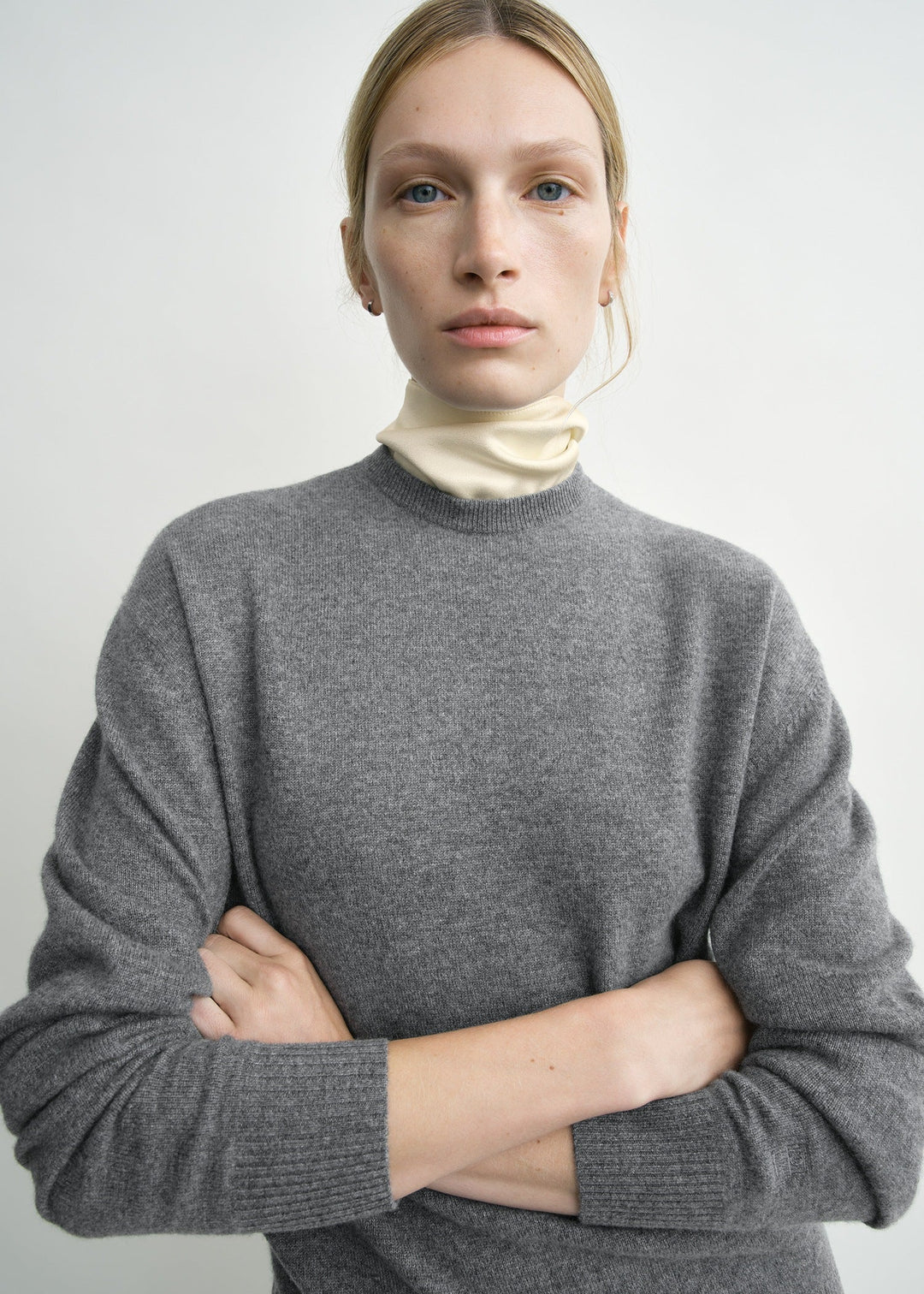 Classic cashmere crew knit - Mid Grey