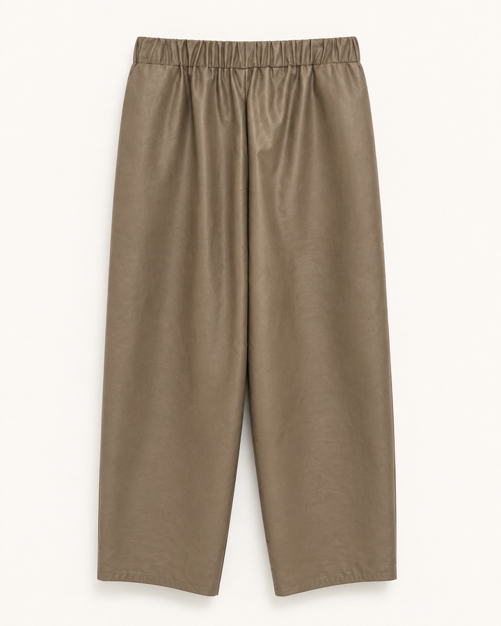 Dušan Cropped Carrot Pants in Sand