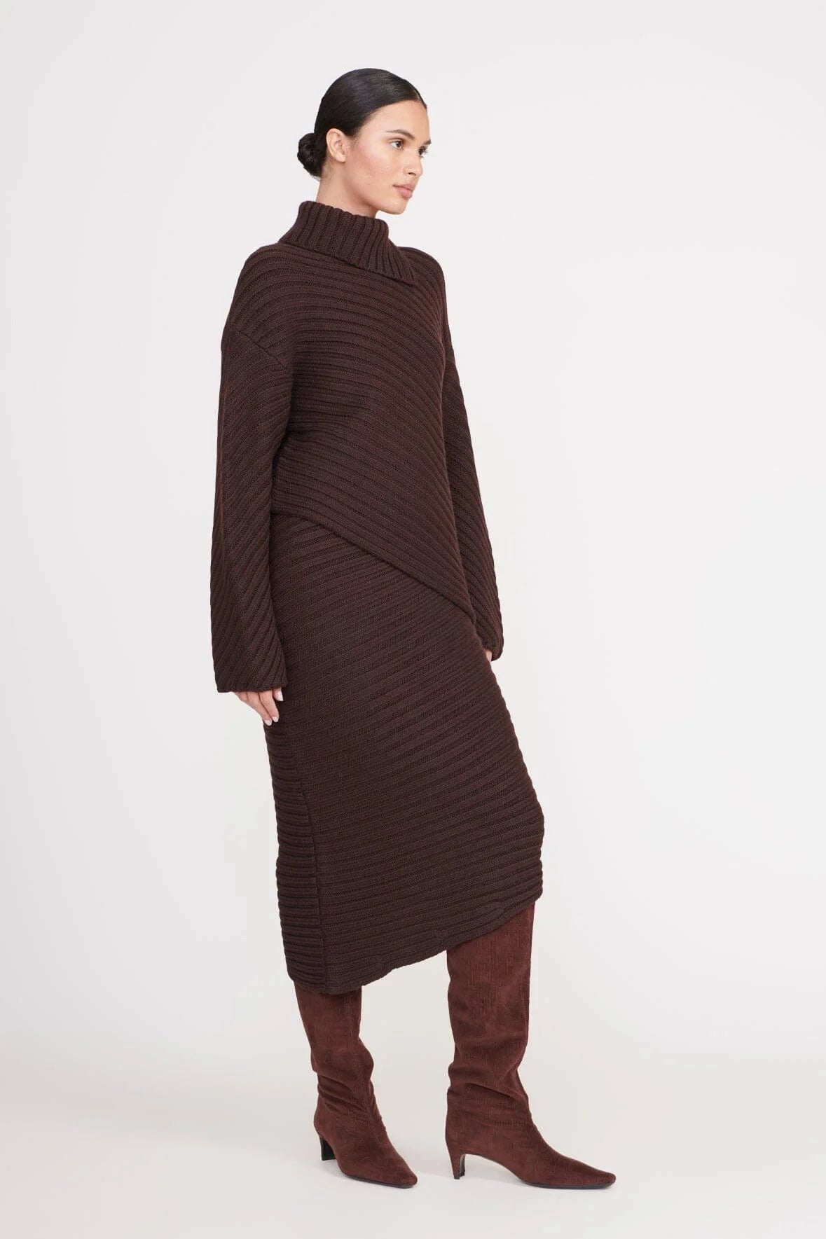 ENGRAVE SWEATER - DARK CHOCOLATE