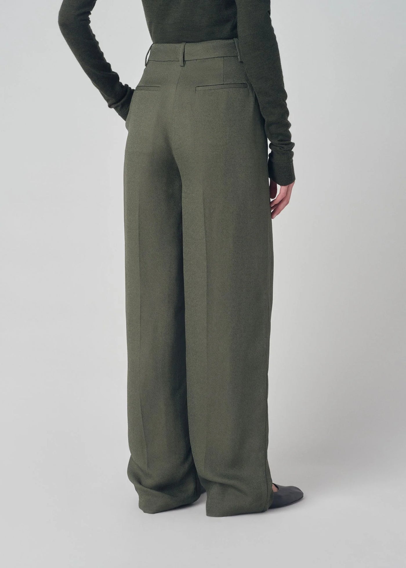 Classic Trouser in Textured Crepe - Green