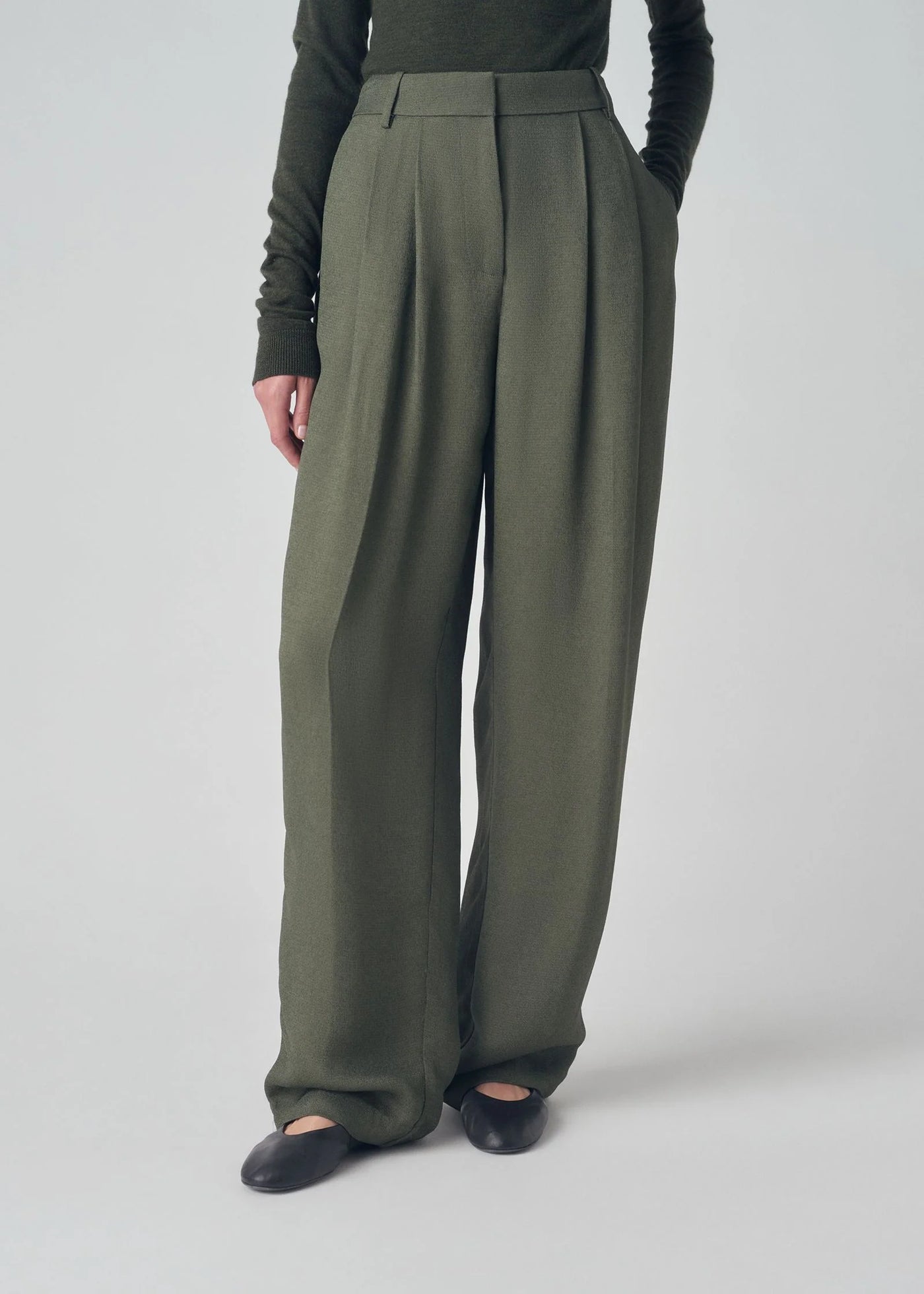 Classic Trouser in Textured Crepe - Green