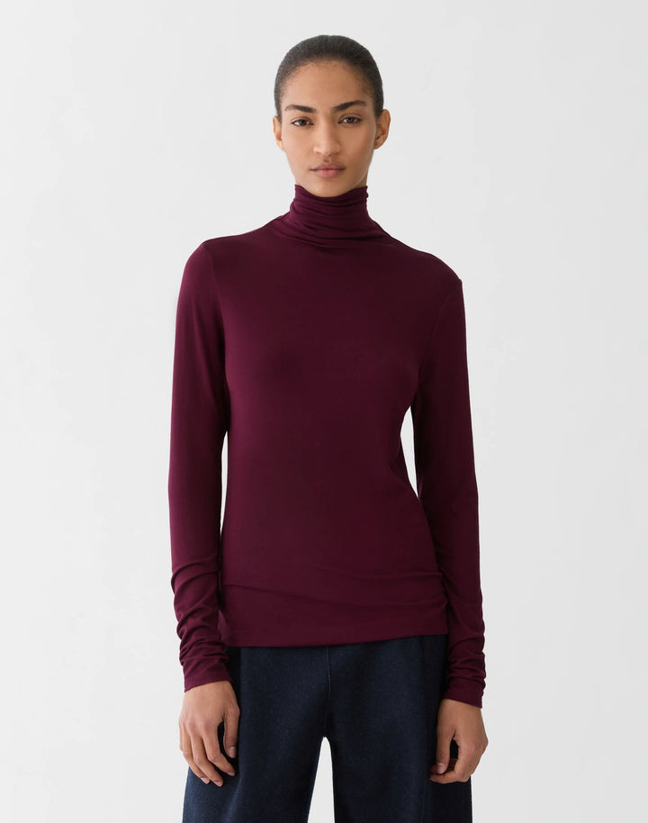 Nouveau Jersey Turtleneck - Aubergine