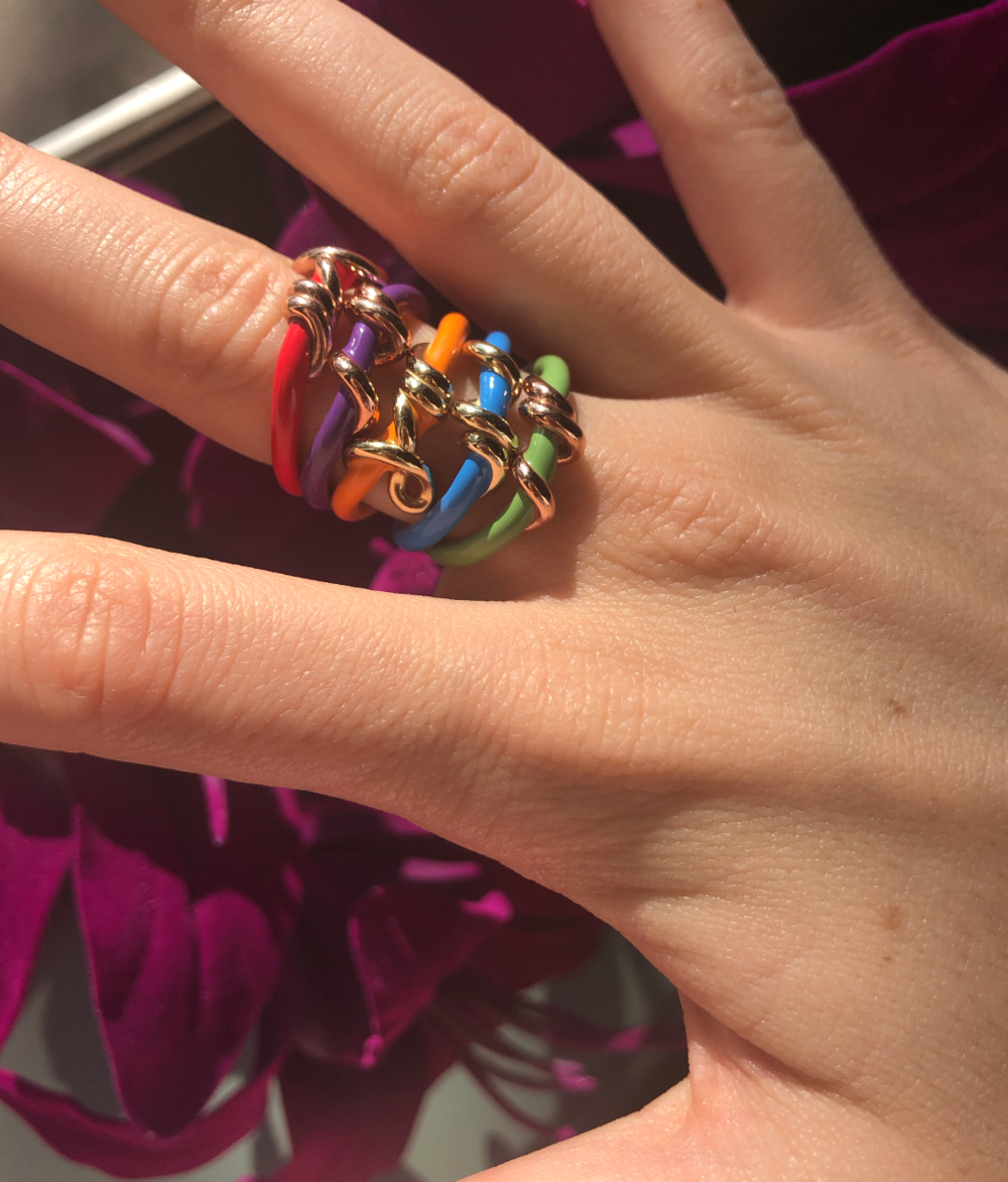 Baby Vine Ring Wrapped in Yellow Gold - Blue