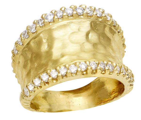 Hammered ring with diamonds - green gold